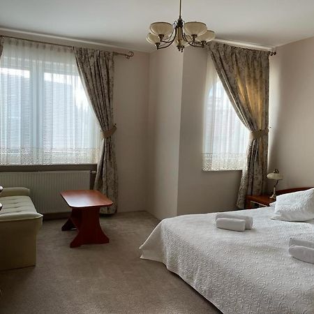 Hotel Alexandra Pobiedziska Kültér fotó