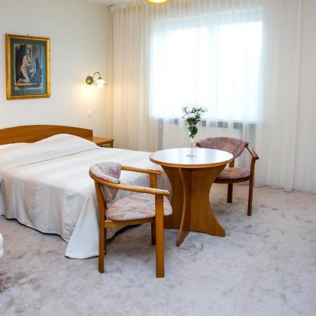 Hotel Alexandra Pobiedziska Kültér fotó