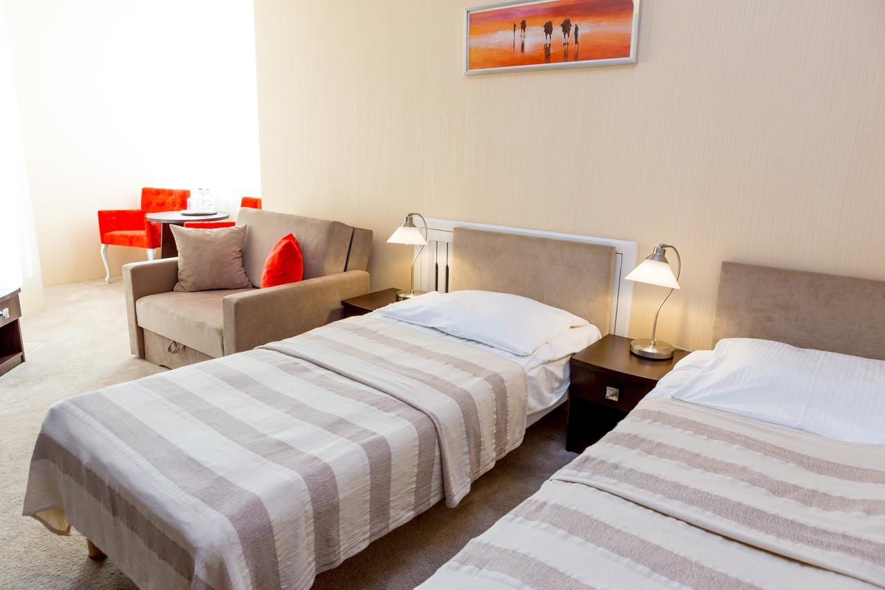 Hotel Alexandra Pobiedziska Kültér fotó