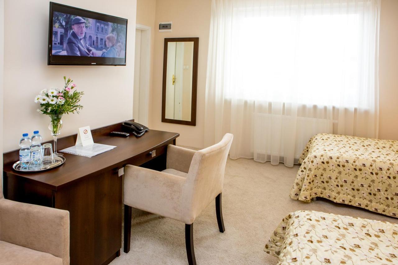 Hotel Alexandra Pobiedziska Kültér fotó