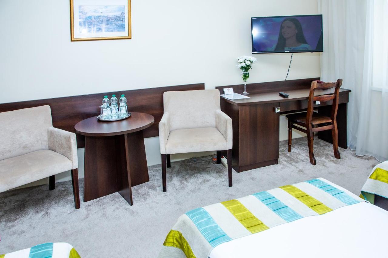 Hotel Alexandra Pobiedziska Kültér fotó