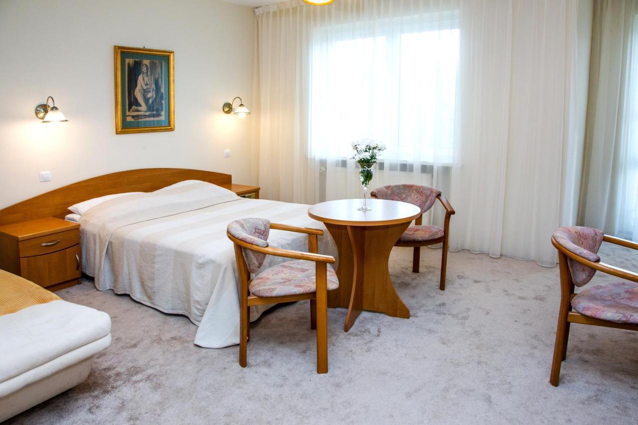 Hotel Alexandra Pobiedziska Kültér fotó